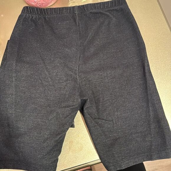 Girl 2 shorts bundle - Picture 8 of 8